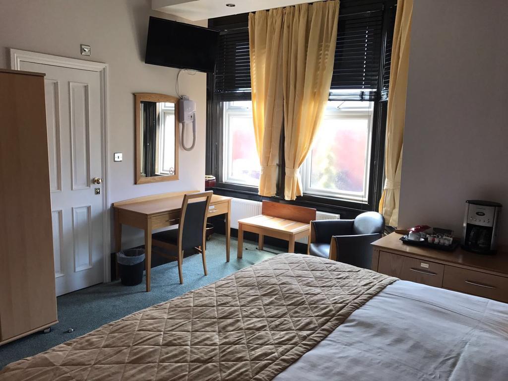 Harefield Manor 3* Romford