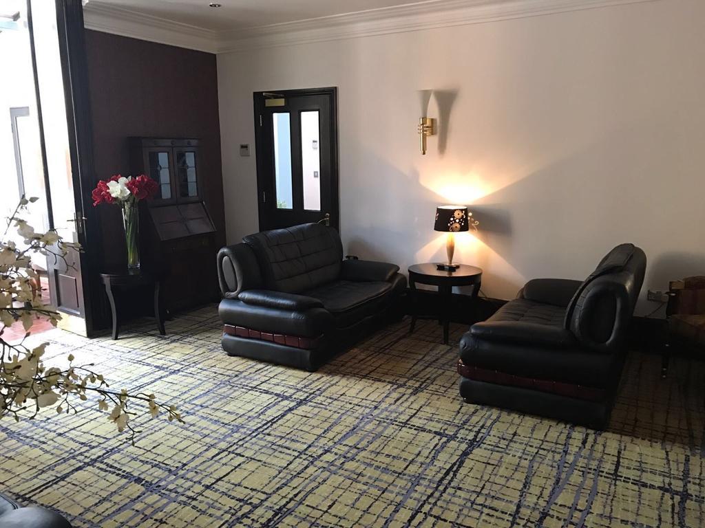 Harefield Manor Hotel 3*