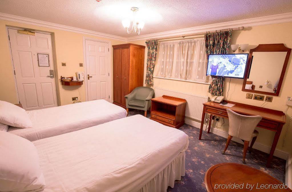 Harefield Manor Hotel 3*