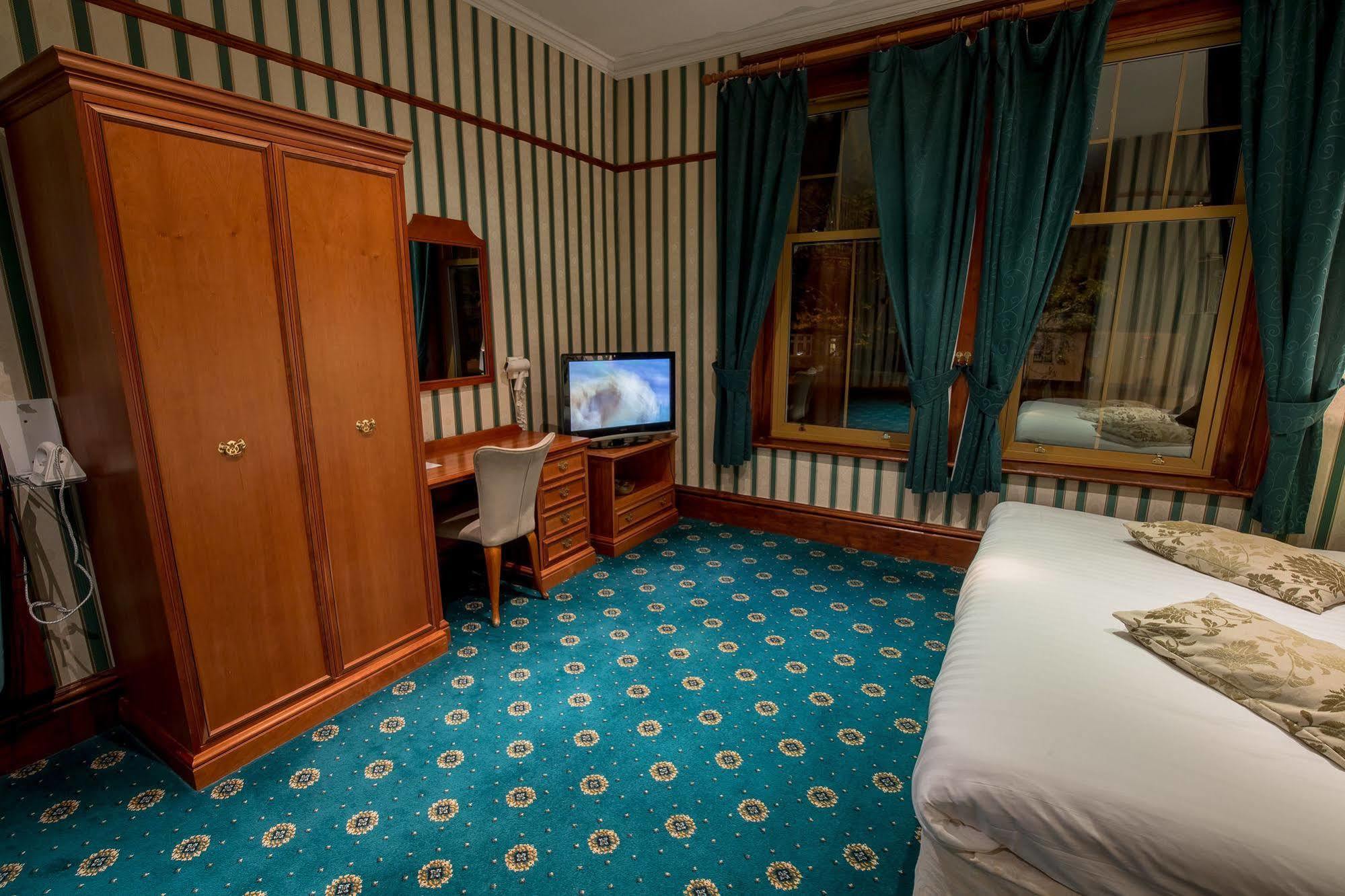 Harefield Manor Hotel