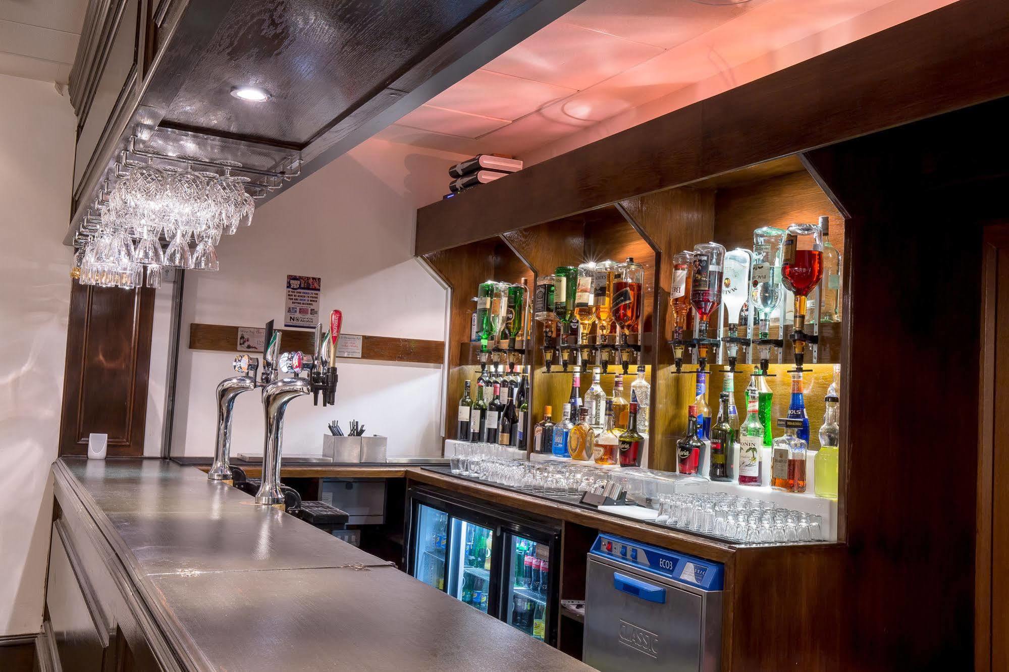 Harefield Manor Hotel 3*