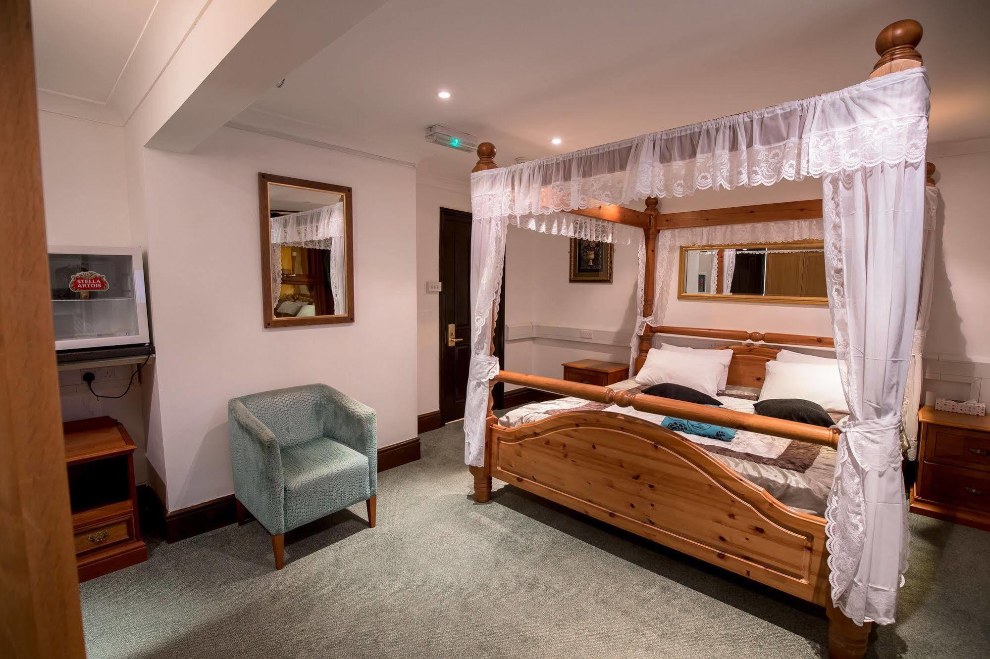 Harefield Manor 3* Romford